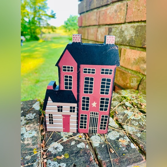 *Town House Blocks Primitive Burgundy Shelf Sitter - Picture 10 of 12